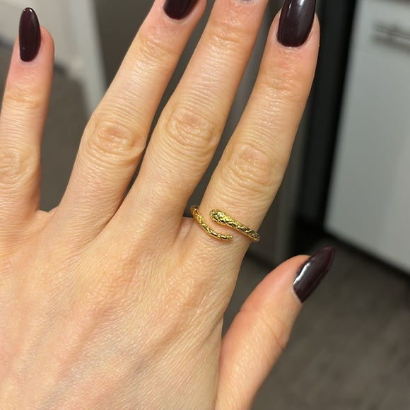 Gold plated sterling silver onyx snake ring - Picture 1 of 5